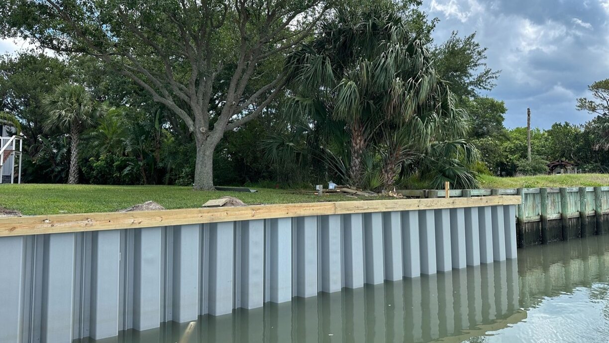 Vinyl sheet pile seawall